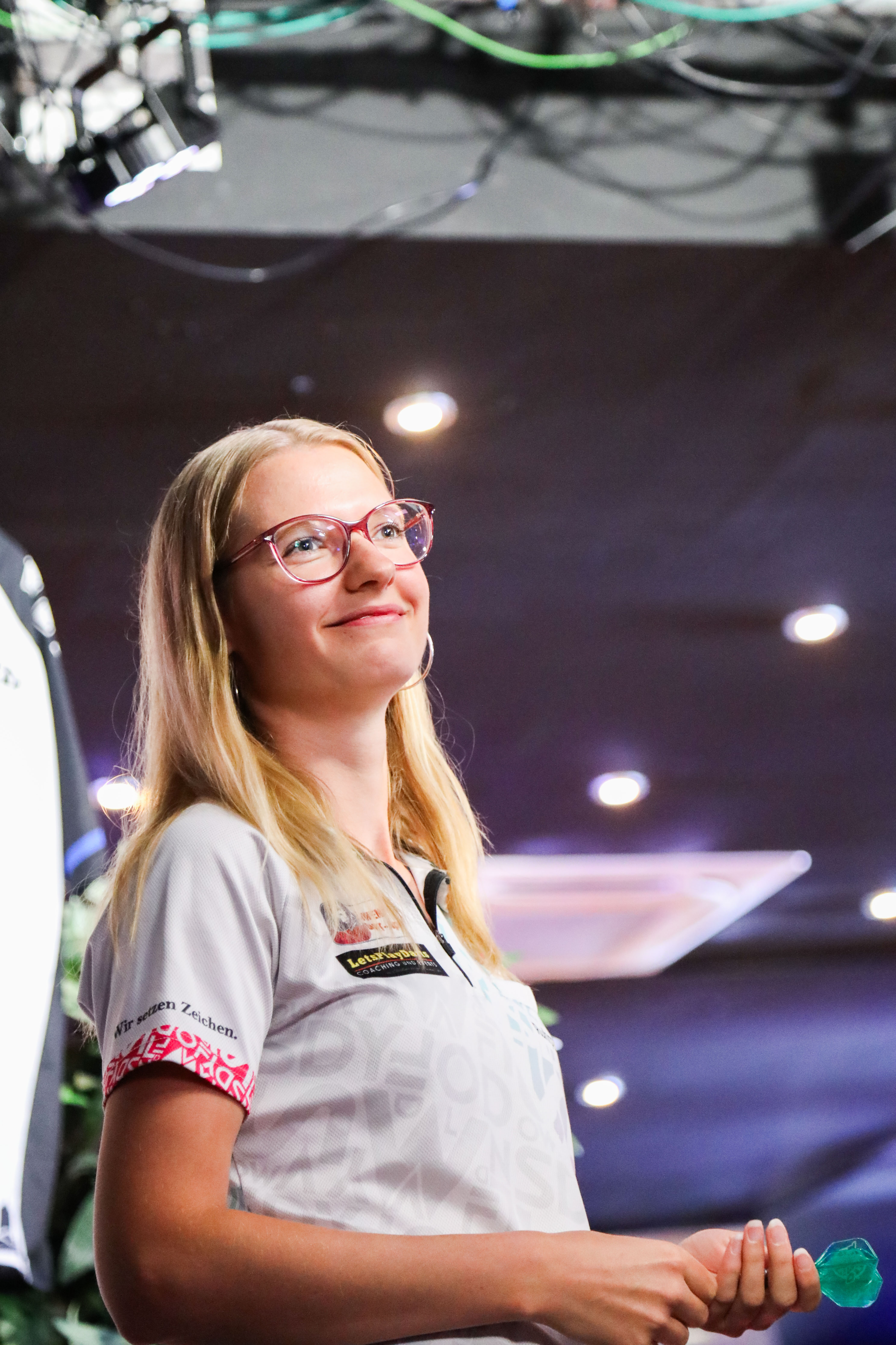 Sandy, Darts-Creatorin beim The Last Flight Community Clash