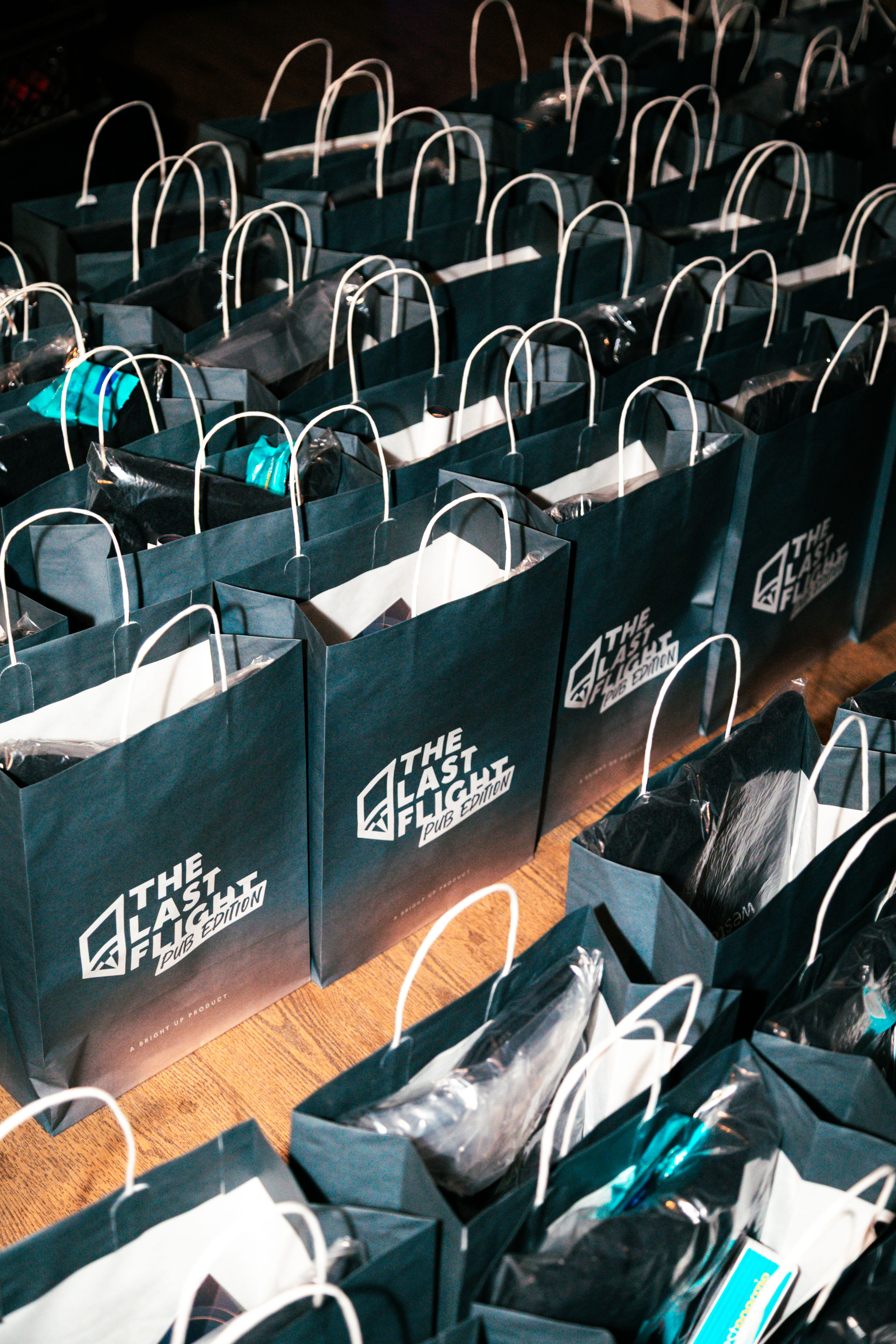 Reihen von The Last Flight Goodie Bags bei der Pub Edition in Krefeld
